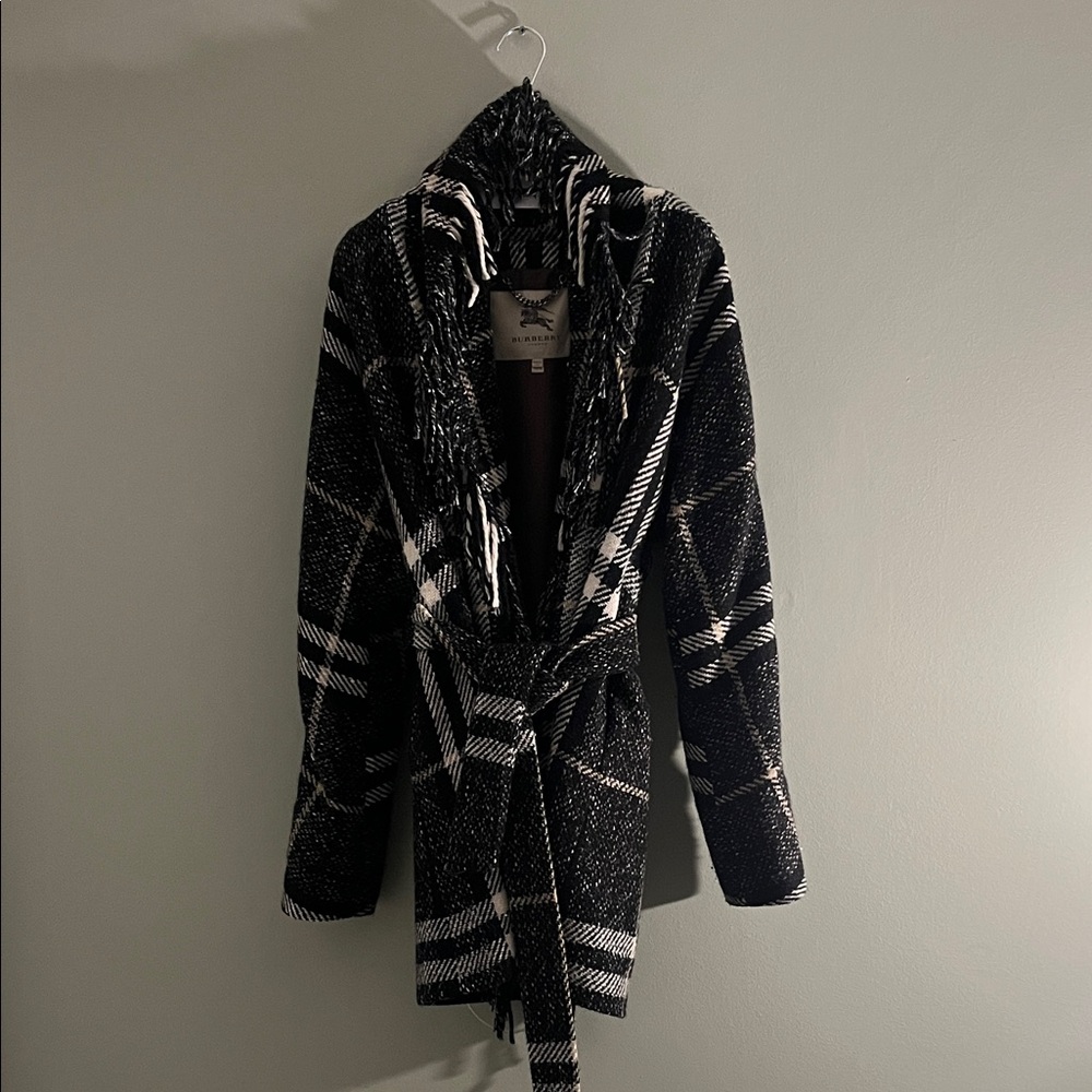 Burberry Black and White Checkered cape/ sweater size 6 with belt. Made in Italy